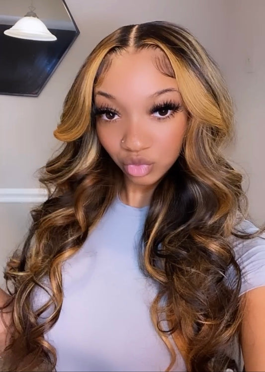 24' Honey Blonde Bodywave Wig