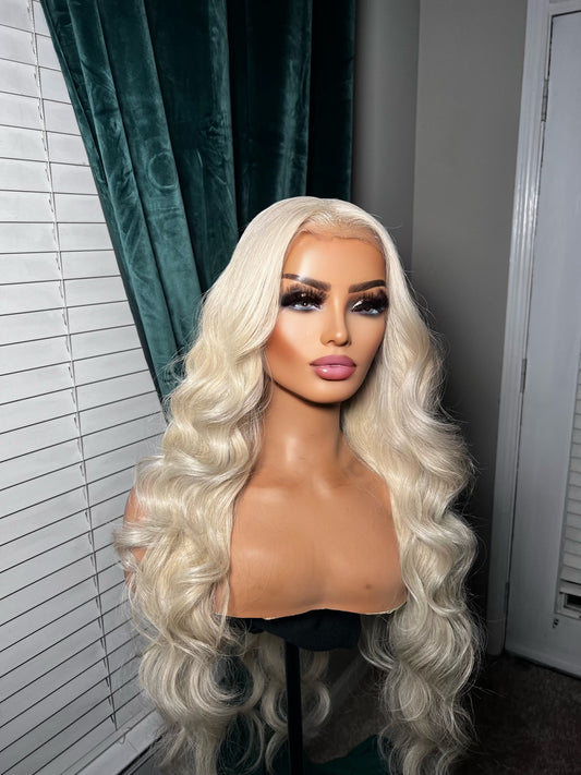 30’ Ash Blonde HD Frontal Wig *BRAND NEW*